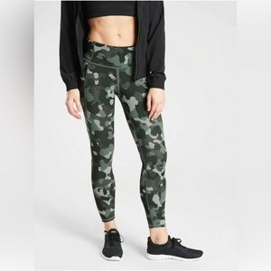 Athleta Lightning  7/8 Stash Pocket Camo Leggings, small